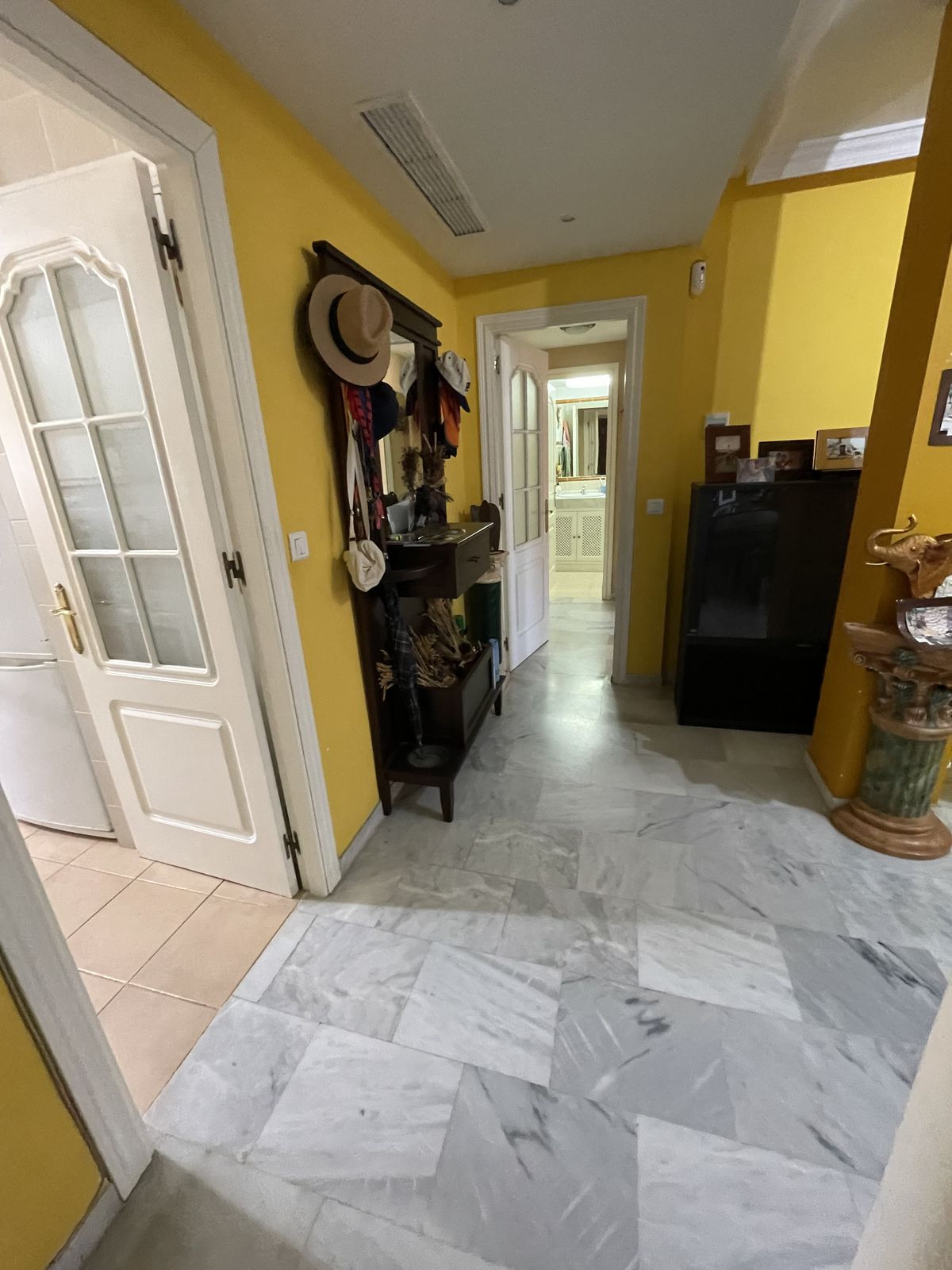 https://cdn.resales-online.com/public/mqt4ubvq31/properties/b3df2cd1f0a811edb6600217bc231ef4/w1200/7-aa4cc561180b369757c0bb4af9886cd3.jpg?v=1684931003