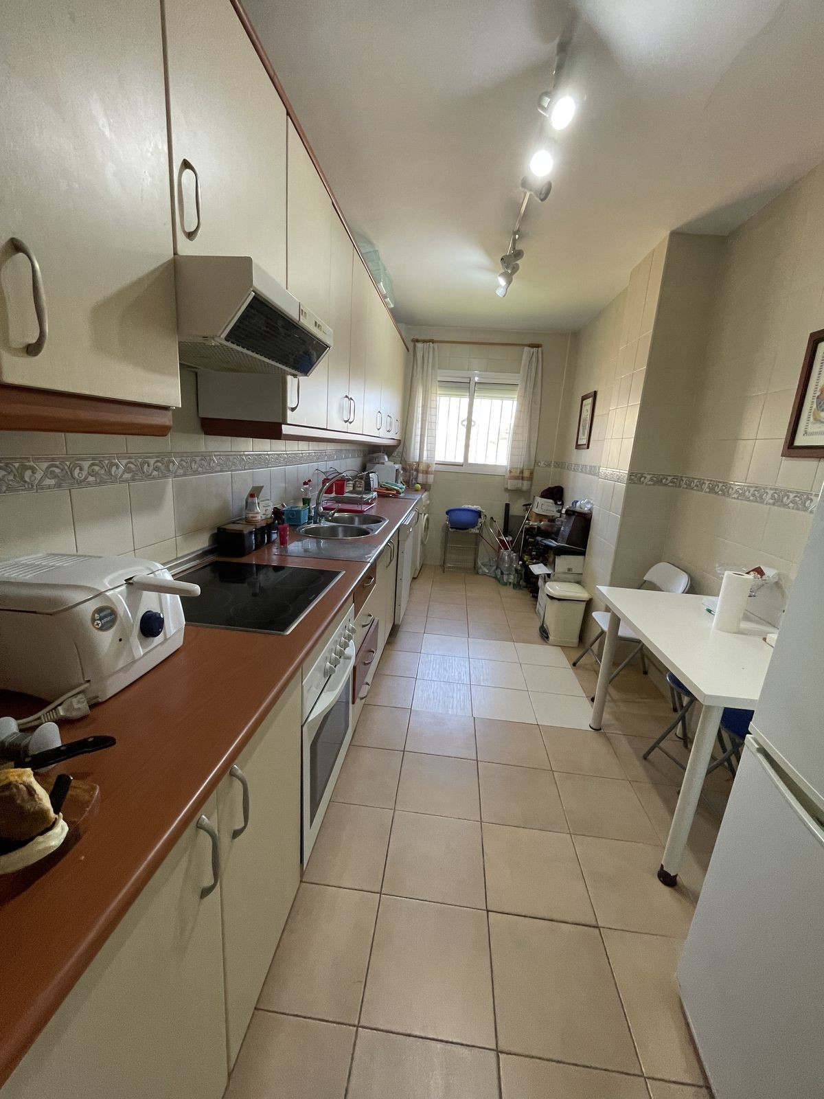 https://cdn.resales-online.com/public/mqt4ubvq31/properties/b3df2cd1f0a811edb6600217bc231ef4/w1200/9-467d0cee5b725f3ef65f102a0c2e69c0.jpg?v=1684931003