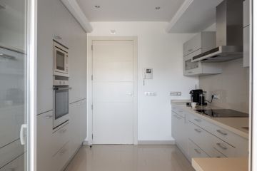 https://cdn.resales-online.com/public/6u5vbuh1hk/properties/acce32c1efba11edb6600217bc231ef4/w1200/11-20939a0134ad724a8cb2a801094d15a4.jpg?v=1684822400