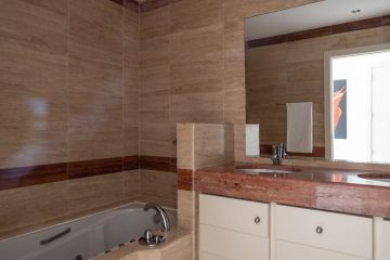 https://cdn.resales-online.com/public/6u5vbuh1hk/properties/acce32c1efba11edb6600217bc231ef4/w1200/21-2c707e7c511429b4f8ec4ee5f221ddb6.jpg?v=1684822400