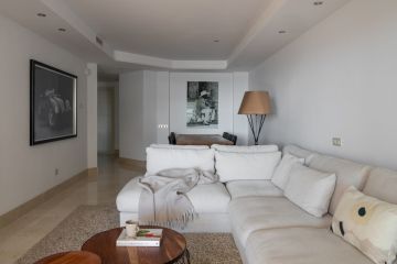 https://cdn.resales-online.com/public/6u5vbuh1hk/properties/acce32c1efba11edb6600217bc231ef4/w1200/8-e64a9055bba3e77ac8aca3b893cdf826.jpg?v=1684822400