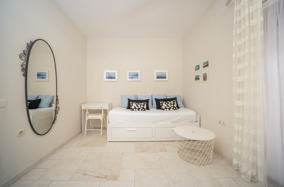https://cdn.resales-online.com/public/i1e7n2382g/properties/818a8174019811eda97d0217bc231ef4/w1200/16-ec67b526875bf0124b6ce4328a754439.jpg?v=1674195186