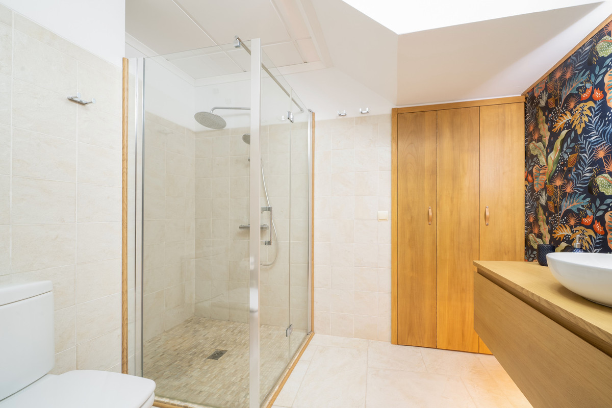 https://cdn.resales-online.com/public/i1e7n2382g/properties/818a8174019811eda97d0217bc231ef4/w1200/17-dd5fcd4f0eb487dfa3803f7e20814c0e.jpg?v=1674195186