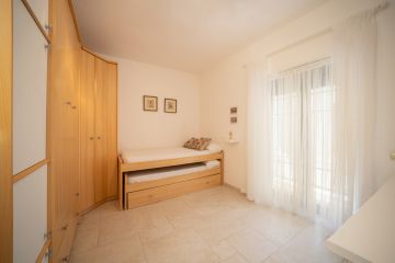 https://cdn.resales-online.com/public/i1e7n2382g/properties/818a8174019811eda97d0217bc231ef4/w1200/21-2c707e7c511429b4f8ec4ee5f221ddb6.jpg?v=1674195186