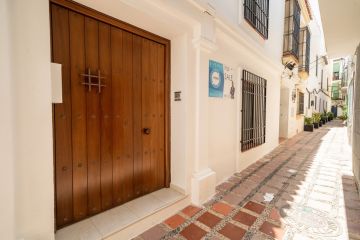 https://cdn.resales-online.com/public/i1e7n2382g/properties/818a8174019811eda97d0217bc231ef4/w1200/23-79897b85162c6a486c7a4d1eb46924dd.jpg?v=1674195186