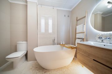 https://cdn.resales-online.com/public/i1e7n2382g/properties/818a8174019811eda97d0217bc231ef4/w1200/7-aa4cc561180b369757c0bb4af9886cd3.jpg?v=1674195186