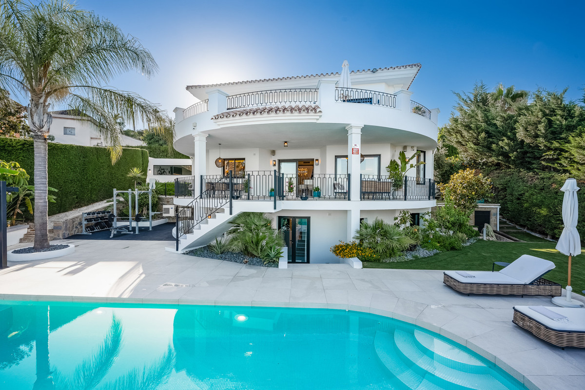 https://cdn.resales-online.com/public/txv46fuv30/properties/da700f61fac611edb6600217bc231ef4/w1200/1-7980e48d732b6fc85c14b43b94d2aa54.jpg?v=1685000349