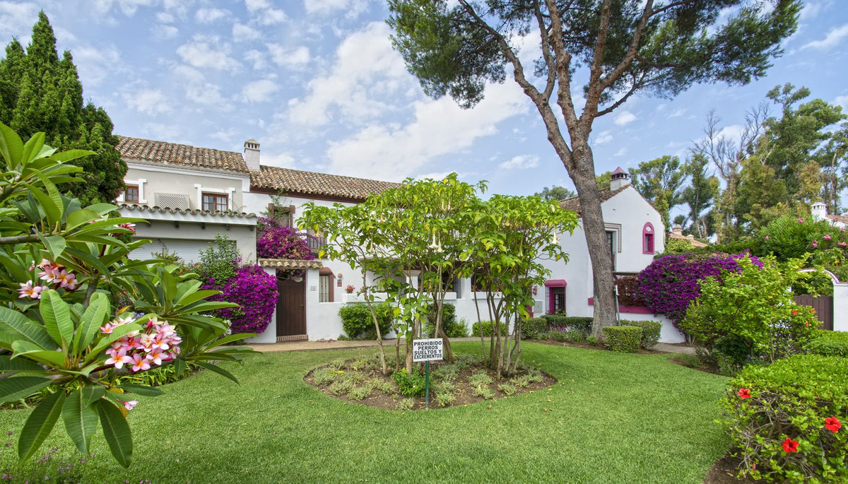 https://cdn.resales-online.com/public/kj4s0e6mui/properties/76951fc51f0211eea7b50217bc231ef4/w1200/1-7980e48d732b6fc85c14b43b94d2aa54.jpg?v=1688986024