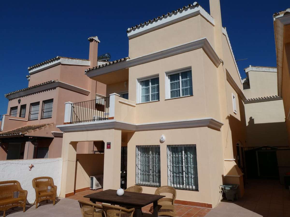 https://cdn.resales-online.com/public/tm9efehx38/properties/cbc4d7e22b0711eea7b50217bc231ef4/w1200/1-7980e48d732b6fc85c14b43b94d2aa54.jpg?v=1690321333