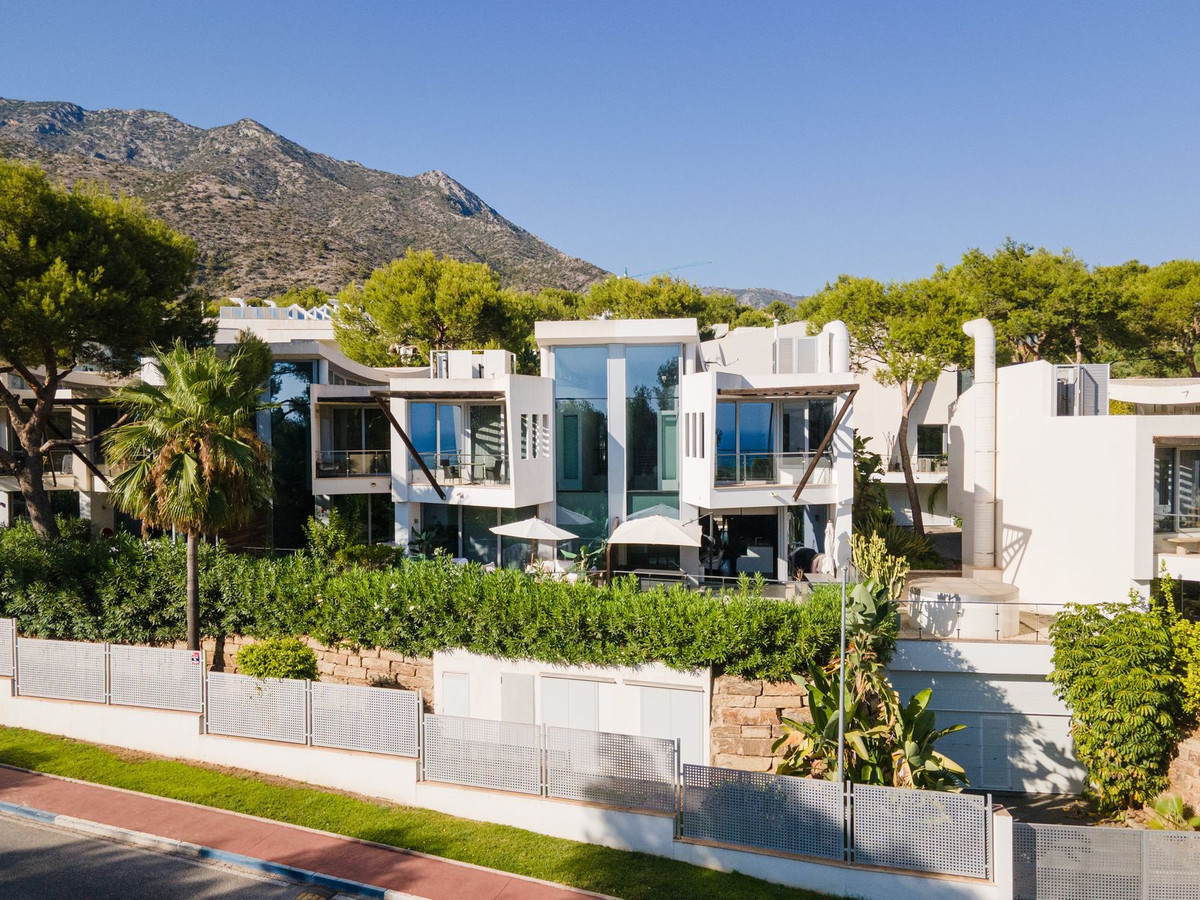 https://cdn.resales-online.com/public/6sls9sh3qn/properties/86519a3f2c8d11eea7b50217bc231ef4/w1200/1-7980e48d732b6fc85c14b43b94d2aa54.jpg?v=1690559311