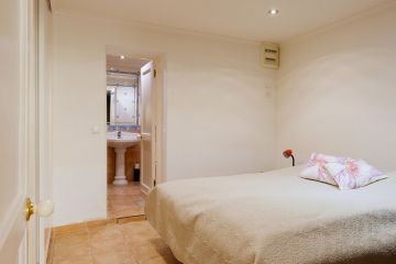 https://cdn.resales-online.com/public/gb867kebfd/properties/17bdc3773a8611eea7b50217bc231ef4/w1200/16-ec67b526875bf0124b6ce4328a754439.jpg?v=1692009644