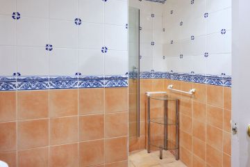 https://cdn.resales-online.com/public/gb867kebfd/properties/17bdc3773a8611eea7b50217bc231ef4/w1200/18-cc72f169493c096e712837ff5d8b6e41.jpg?v=1692009644