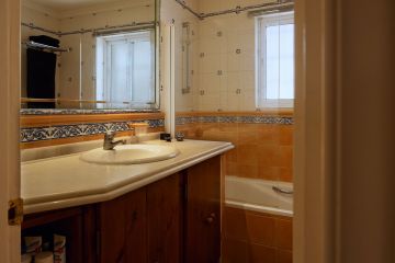 https://cdn.resales-online.com/public/gb867kebfd/properties/17bdc3773a8611eea7b50217bc231ef4/w1200/21-2c707e7c511429b4f8ec4ee5f221ddb6.jpg?v=1692009644