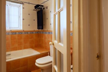 https://cdn.resales-online.com/public/gb867kebfd/properties/17bdc3773a8611eea7b50217bc231ef4/w1200/22-bcf8e6250e0bab365f900a8ac31ac040.jpg?v=1692009644