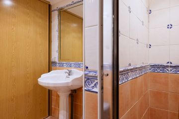 https://cdn.resales-online.com/public/gb867kebfd/properties/17bdc3773a8611eea7b50217bc231ef4/w1200/23-79897b85162c6a486c7a4d1eb46924dd.jpg?v=1692009644