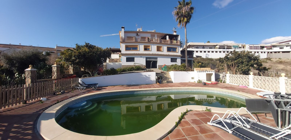 https://cdn.resales-online.com/public/dfxpnjwu0p/properties/aeed87b6a3bb11eda53f0217bc231ef4/w1200/1-7980e48d732b6fc85c14b43b94d2aa54.jpg?v=1693382724