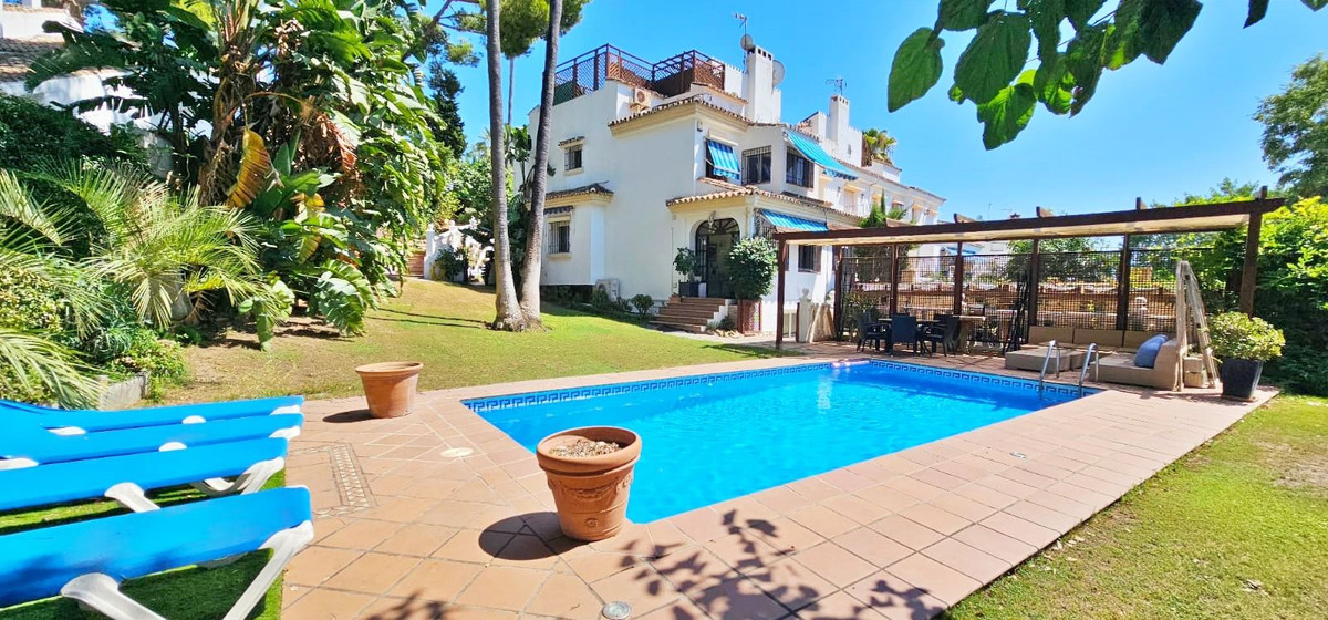 https://cdn.resales-online.com/public/uhu060fbcr/properties/227a532e4e4c11eea6080217bc231ef4/w1200/1-7980e48d732b6fc85c14b43b94d2aa54.jpg?v=1694183905