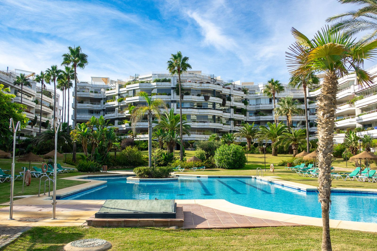 https://cdn.resales-online.com/public/9r7nvmiqa5/properties/3bb275a74f1b11eea6080217bc231ef4/w1200/1-7980e48d732b6fc85c14b43b94d2aa54.jpg?v=1694513363
