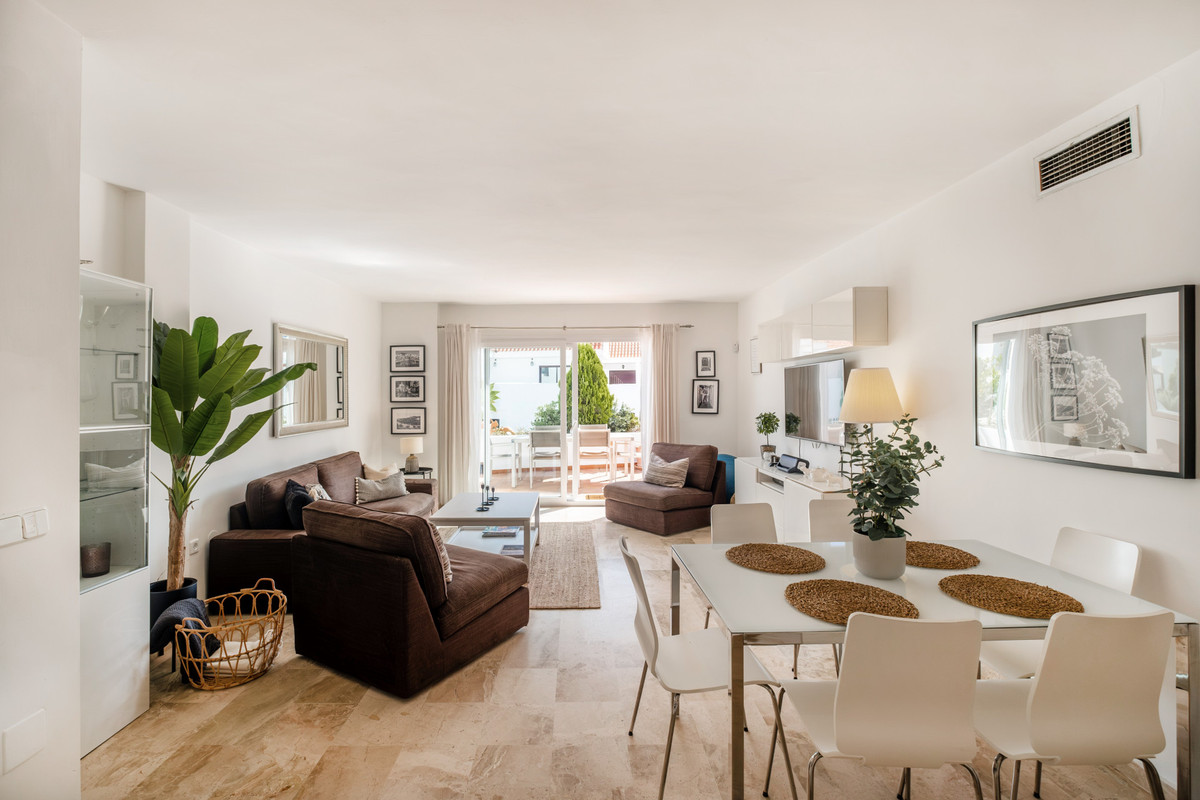 https://cdn.resales-online.com/public/jja1jz8h5h/properties/8124830b537d11eea6080217bc231ef4/w1200/1-7980e48d732b6fc85c14b43b94d2aa54.jpg?v=1694754499