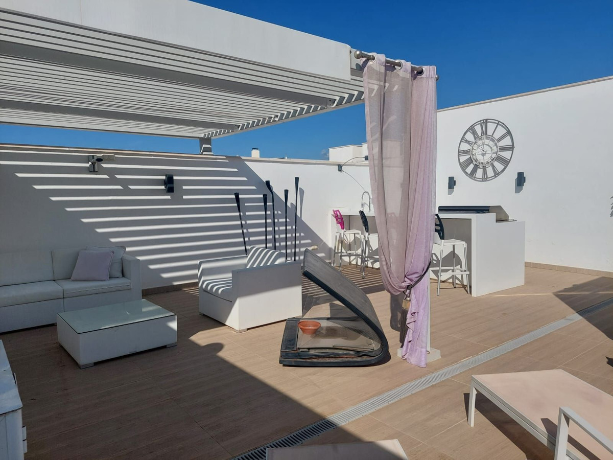 https://cdn.resales-online.com/public/nta0ullcs5/properties/bab5e01853aa11eea6080217bc231ef4/w1200/26-c684a62c9f160a1f90904dd925da0645.jpg?v=1694776109