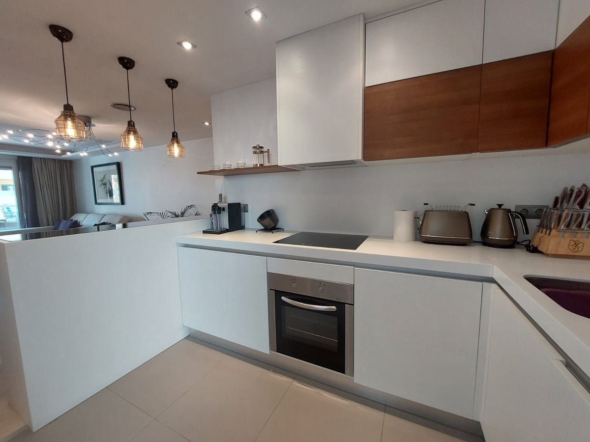 https://cdn.resales-online.com/public/nta0ullcs5/properties/bab5e01853aa11eea6080217bc231ef4/w1200/31-5e8b9eb86a2d455eeaf43a7bbf3ccd12.jpg?v=1694776109