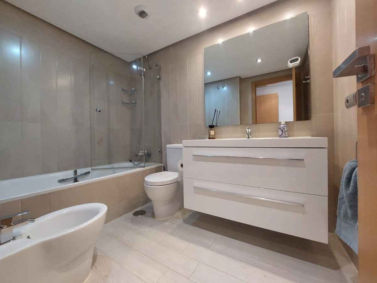 https://cdn.resales-online.com/public/nta0ullcs5/properties/bab5e01853aa11eea6080217bc231ef4/w1200/8-e64a9055bba3e77ac8aca3b893cdf826.jpg?v=1694776109