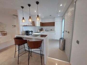 https://cdn.resales-online.com/public/nta0ullcs5/properties/bab5e01853aa11eea6080217bc231ef4/w1200/3-e898b2bb2a2fdfd06d2c39894dce8316.jpg?v=1694776109