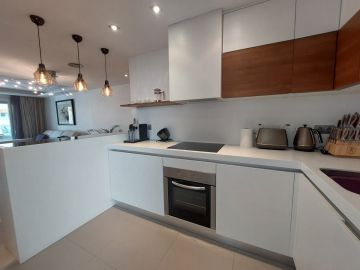 https://cdn.resales-online.com/public/nta0ullcs5/properties/bab5e01853aa11eea6080217bc231ef4/w1200/31-5e8b9eb86a2d455eeaf43a7bbf3ccd12.jpg?v=1694776109