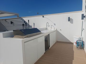 https://cdn.resales-online.com/public/nta0ullcs5/properties/bab5e01853aa11eea6080217bc231ef4/w1200/36-be7efbbd8b294061d3f27cb7c37865bb.jpg?v=1694776109