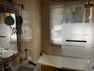 https://cdn.resales-online.com/public/5em70cvk9j/properties/8a4c20c053a111eea6080217bc231ef4/w1200/8-e64a9055bba3e77ac8aca3b893cdf826.jpg?v=1694770164