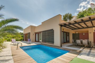 https://cdn.resales-online.com/public/v8b00unuc7/properties/33f466354d8911eea6080217bc231ef4/w1200/2-5bd7b9d04b45e33852eaf0ec6670150d.jpg?v=1694787277