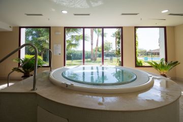 https://cdn.resales-online.com/public/v8b00unuc7/properties/33f466354d8911eea6080217bc231ef4/w1200/22-bcf8e6250e0bab365f900a8ac31ac040.jpg?v=1694787277