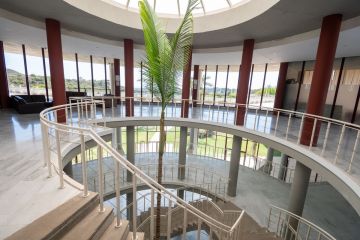 https://cdn.resales-online.com/public/v8b00unuc7/properties/33f466354d8911eea6080217bc231ef4/w1200/28-ef19a2c59920e2e087cd278a51b6dbf8.jpg?v=1694787277