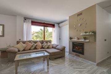 https://cdn.resales-online.com/public/v8b00unuc7/properties/33f466354d8911eea6080217bc231ef4/w1200/29-7c2f312881aea9bbe9ddaeb9640e2c9a.jpg?v=1694787277