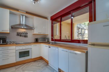 https://cdn.resales-online.com/public/v8b00unuc7/properties/33f466354d8911eea6080217bc231ef4/w1200/30-5e8634ec9576c9ad4825a6dec5b5d375.jpg?v=1694787277
