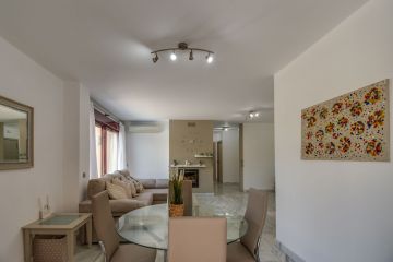 https://cdn.resales-online.com/public/v8b00unuc7/properties/33f466354d8911eea6080217bc231ef4/w1200/7-aa4cc561180b369757c0bb4af9886cd3.jpg?v=1694787277