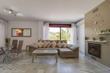 https://cdn.resales-online.com/public/v8b00unuc7/properties/33f466354d8911eea6080217bc231ef4/w1200/8-e64a9055bba3e77ac8aca3b893cdf826.jpg?v=1694787277