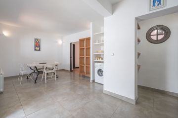 https://cdn.resales-online.com/public/k5r4twew51/properties/a318e7a353bb11eea6080217bc231ef4/w1200/13-5fd73dea700db77384c091ca9818b1a9.jpg?v=1694781322