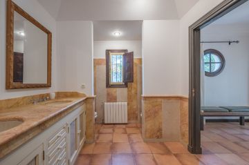 https://cdn.resales-online.com/public/k5r4twew51/properties/a318e7a353bb11eea6080217bc231ef4/w1200/14-d70dc3102c00d7be0e872dfe1c1f86d7.jpg?v=1694781322