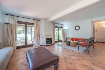 https://cdn.resales-online.com/public/k5r4twew51/properties/a318e7a353bb11eea6080217bc231ef4/w1200/22-bcf8e6250e0bab365f900a8ac31ac040.jpg?v=1694781322