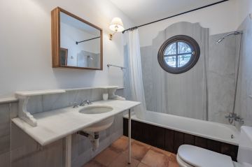 https://cdn.resales-online.com/public/k5r4twew51/properties/a318e7a353bb11eea6080217bc231ef4/w1200/28-ef19a2c59920e2e087cd278a51b6dbf8.jpg?v=1694781322