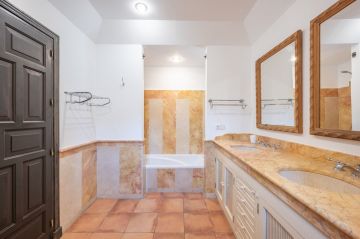 https://cdn.resales-online.com/public/k5r4twew51/properties/a318e7a353bb11eea6080217bc231ef4/w1200/37-1d70d218e897435ff17cdff8e99bb5bf.jpg?v=1694781322