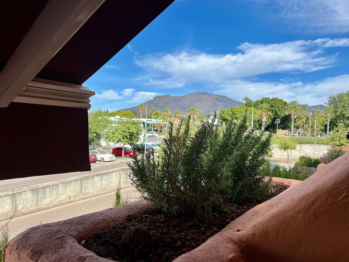 https://cdn.resales-online.com/public/f46j47fd2a/properties/213770b153a911eea6080217bc231ef4/w1200/14-d70dc3102c00d7be0e872dfe1c1f86d7.jpg?v=1694773738