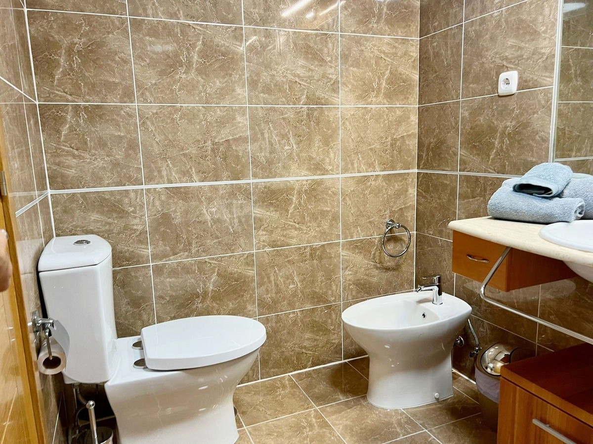 https://cdn.resales-online.com/public/f46j47fd2a/properties/213770b153a911eea6080217bc231ef4/w1200/8-e64a9055bba3e77ac8aca3b893cdf826.jpg?v=1694773738