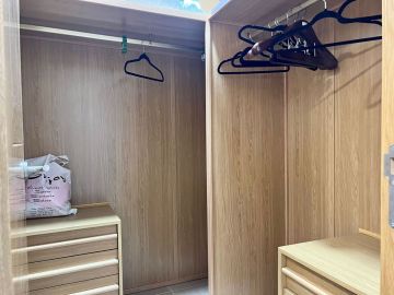 https://cdn.resales-online.com/public/f46j47fd2a/properties/213770b153a911eea6080217bc231ef4/w1200/7-aa4cc561180b369757c0bb4af9886cd3.jpg?v=1694773738