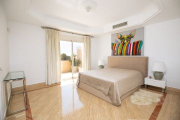 https://cdn.resales-online.com/public/tvd64zcaq6/properties/653c0d4651f011eea6080217bc231ef4/w1200/14-d70dc3102c00d7be0e872dfe1c1f86d7.jpg?v=1694583942