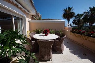 https://cdn.resales-online.com/public/tvd64zcaq6/properties/653c0d4651f011eea6080217bc231ef4/w1200/16-ec67b526875bf0124b6ce4328a754439.jpg?v=1694583942