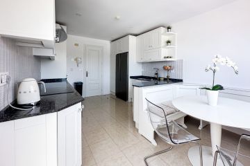 https://cdn.resales-online.com/public/tvd64zcaq6/properties/653c0d4651f011eea6080217bc231ef4/w1200/30-5e8634ec9576c9ad4825a6dec5b5d375.jpg?v=1694583942
