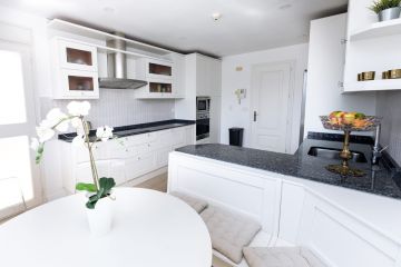 https://cdn.resales-online.com/public/tvd64zcaq6/properties/653c0d4651f011eea6080217bc231ef4/w1200/31-5e8b9eb86a2d455eeaf43a7bbf3ccd12.jpg?v=1694583942