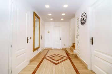 https://cdn.resales-online.com/public/tvd64zcaq6/properties/653c0d4651f011eea6080217bc231ef4/w1200/32-e7f90ea5feef5e01d64d74d6b6d8a834.jpg?v=1694583942